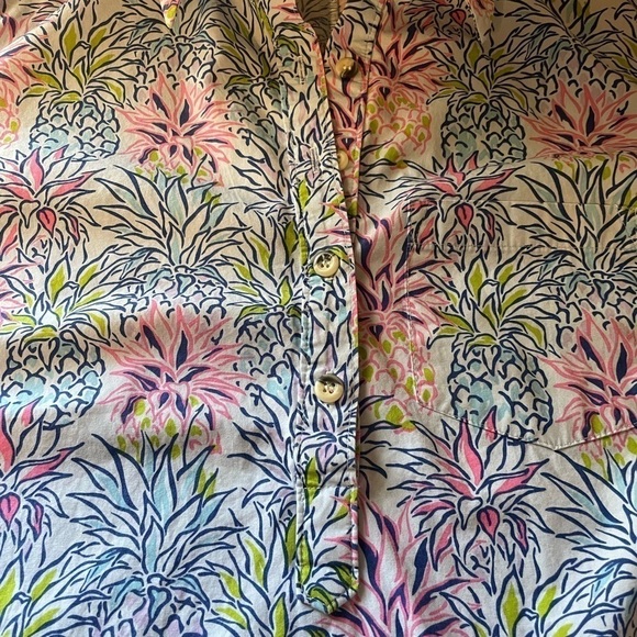Go Barefoot Hawaiian shirt woman’s size small. Blue, pink and green pineapples - Picture 9 of 10